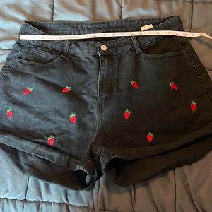 Black denim shorts plus size 2x strawberry 🍓